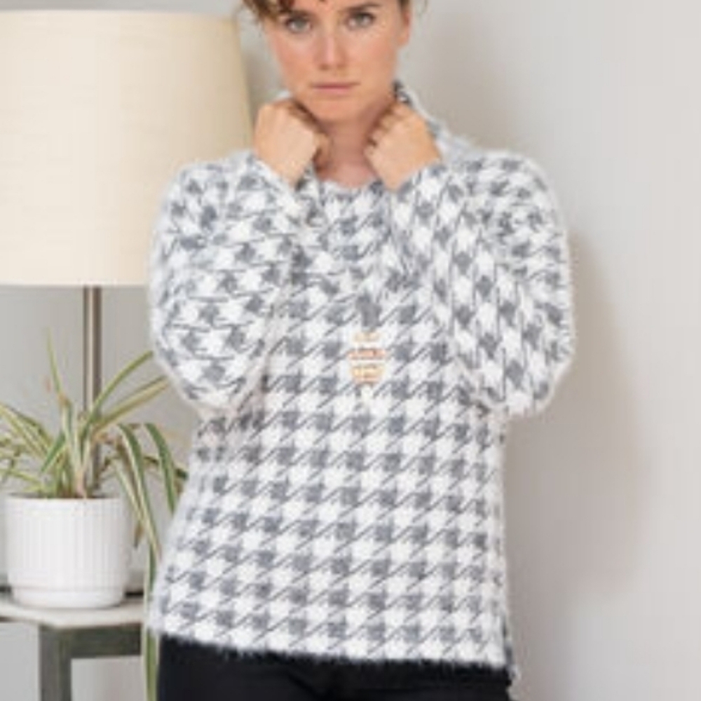 Tribal | Gray White Houndstooth Pullover Sweater